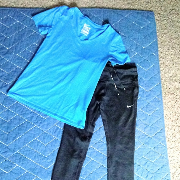 Nike Fri-fit bundle (NWOT) leggings and shirt xs - Picture 2 of 3